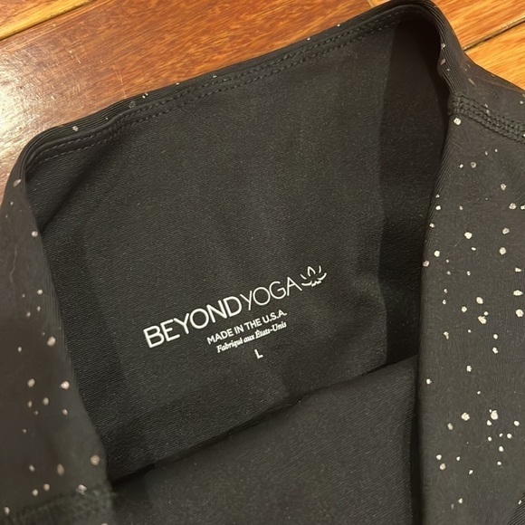 🌸 Beyond Yoga Splatter Pants Large Black USA Made - Picture 5 of 10